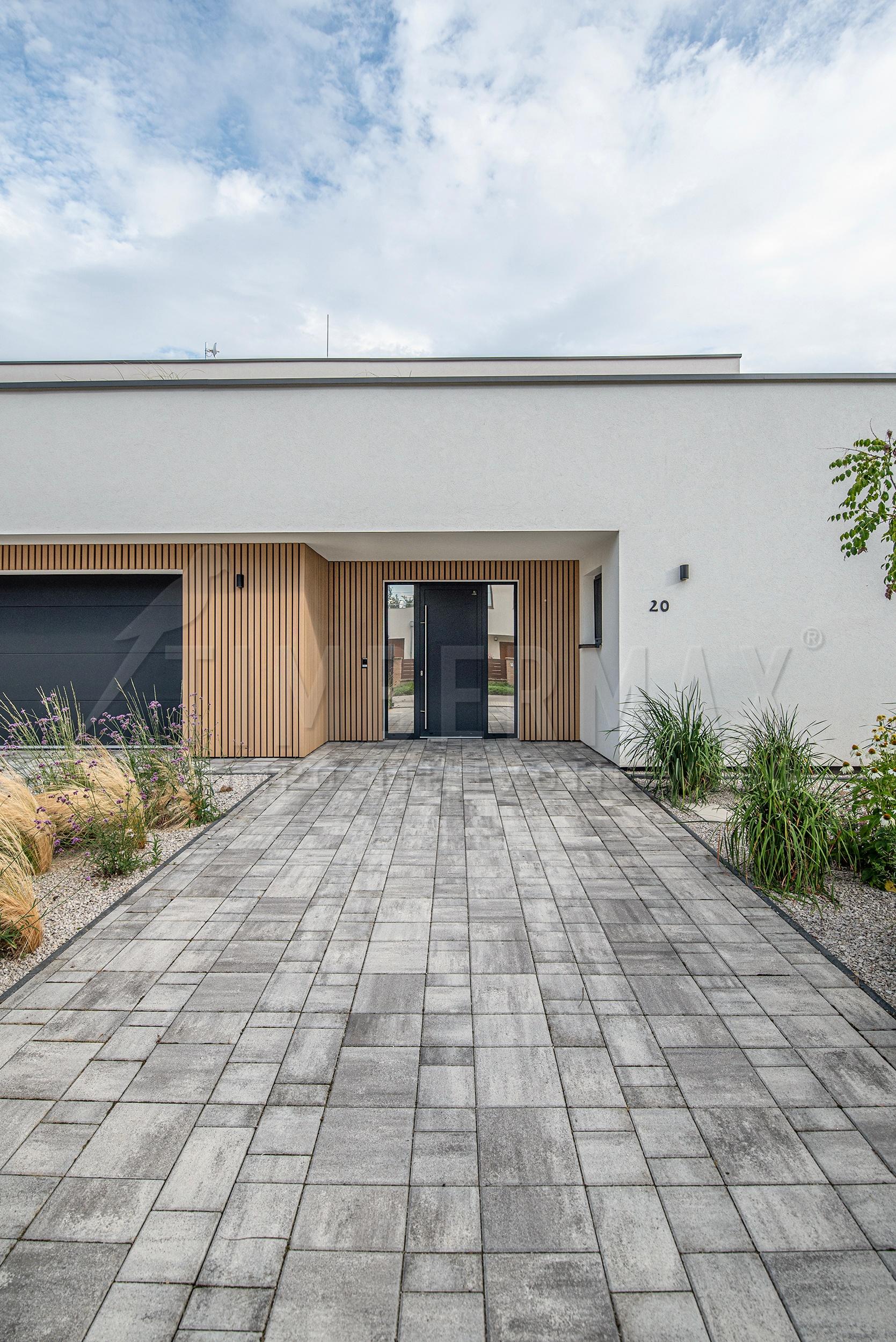 moderná architektúra domu s lamelovou fasádou dizajnový fasádny obklad