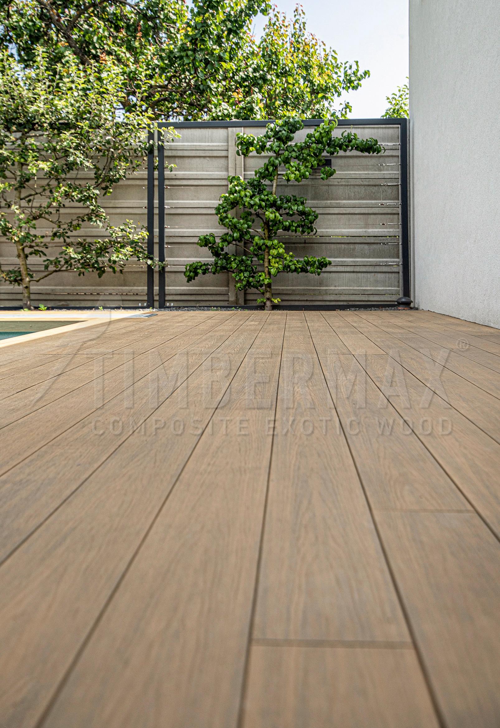 detail povrchu terasových dosiek z kompozitného materiálu