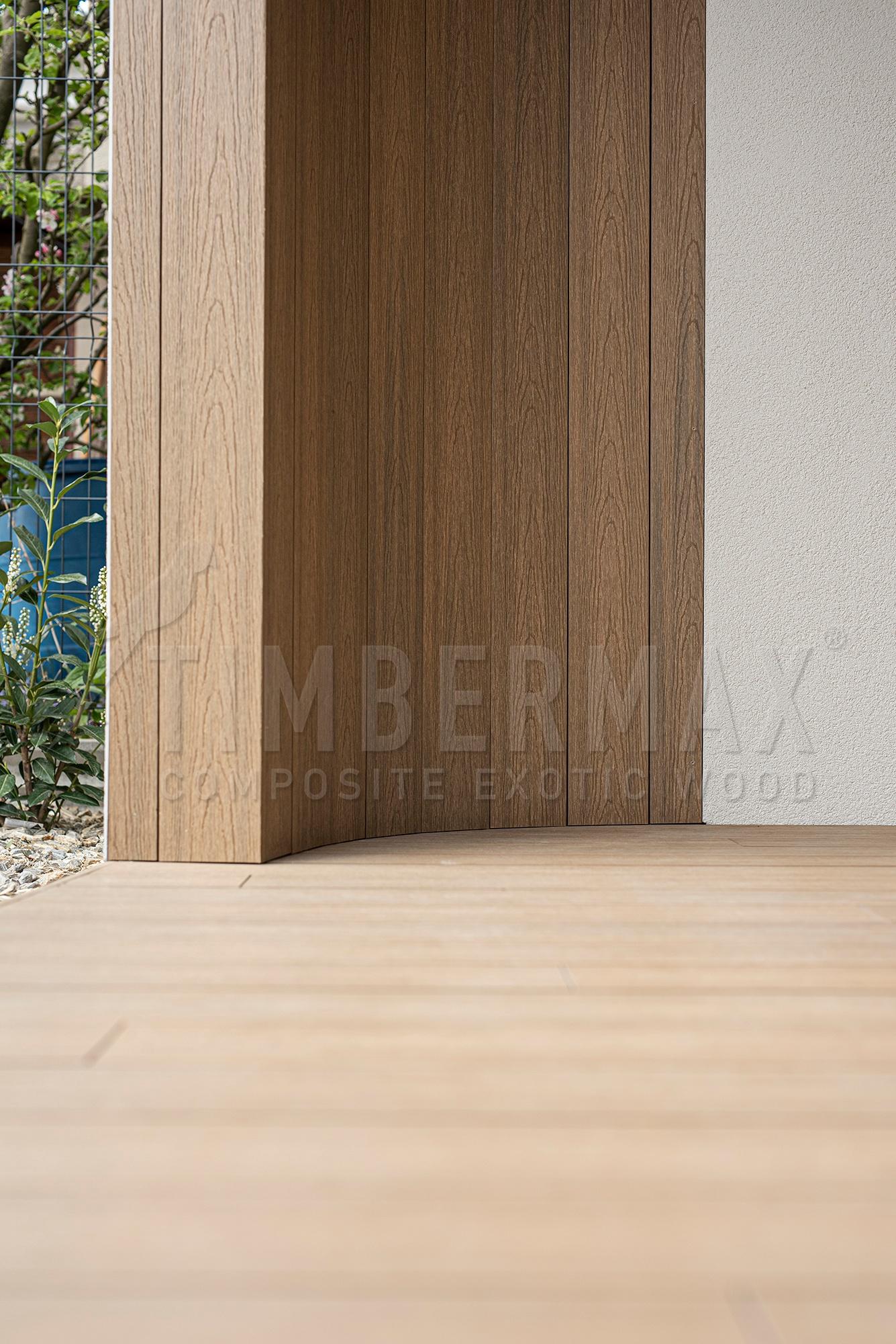 detail kompozitných terasových dosiek a fasádneho obkladu imitácia dreva