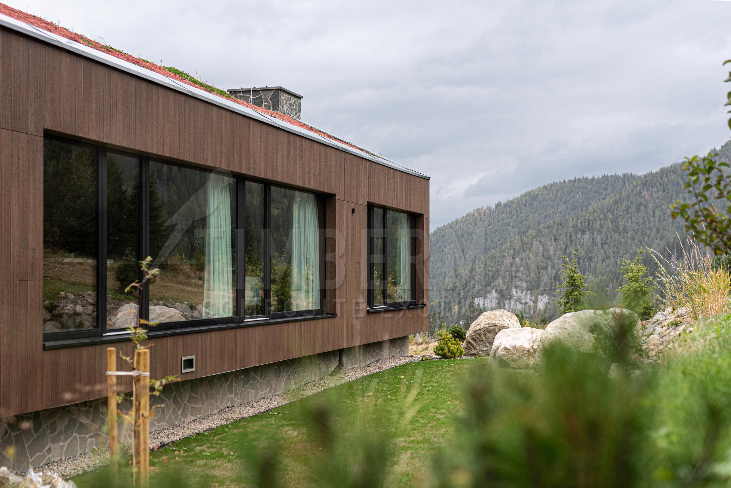 fasádny obklad imitácia dreva na architektúre moderného domu