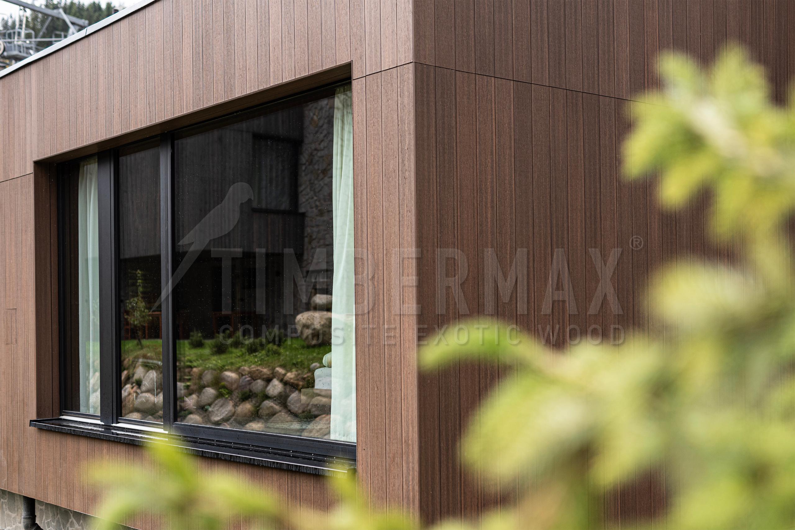 detail fasádnych dosiek imitácia dreva na modernej architektúre domu