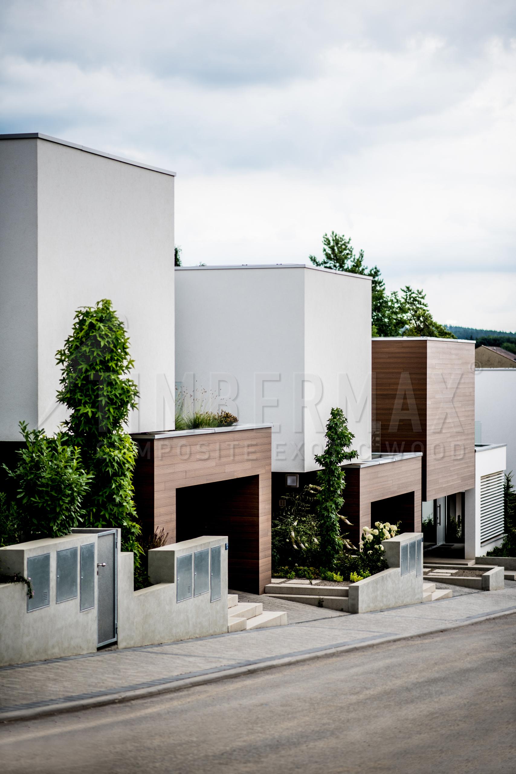 moderné rodinné domy s minimalistickou architektúrou a drevodekor fasádou