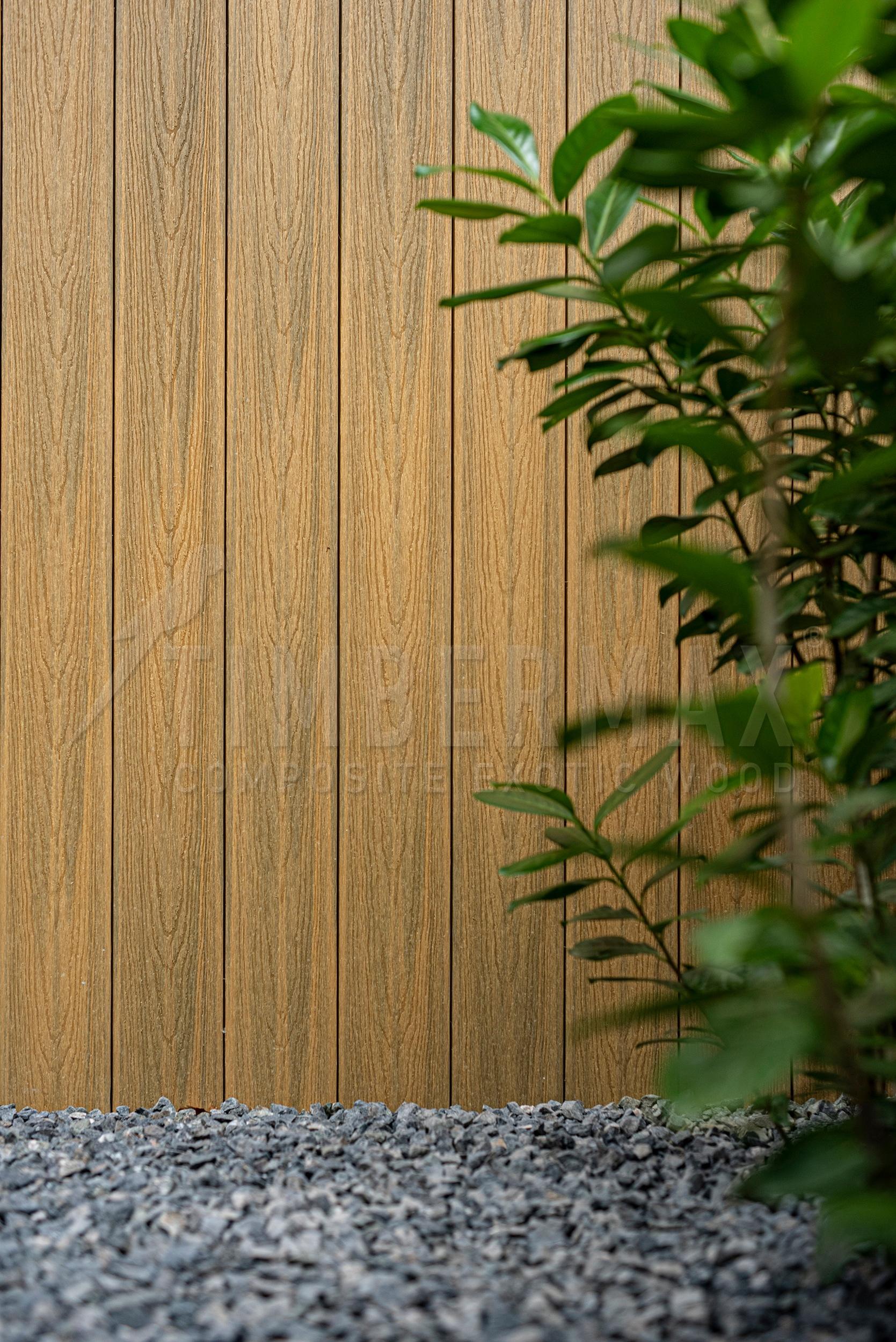 detail fasádneho obkladu imitácia dreva z kompozitných dosiek na fasádu